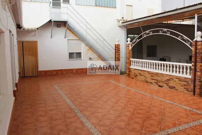 Casa amb terrassa en venda a Tomelloso