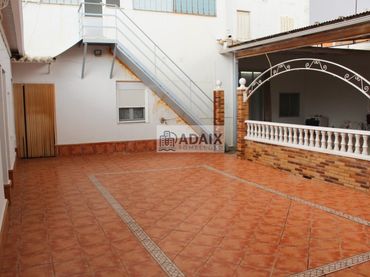 Casa amb balcó en venda a Tomelloso