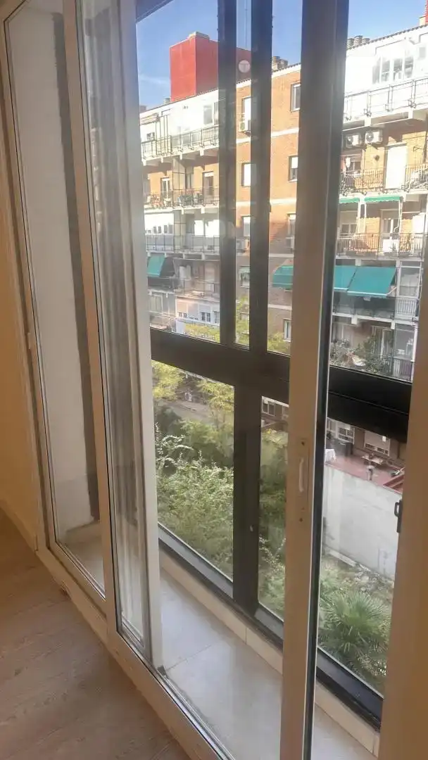Terrasse von Wohnungen zur Miete in  Madrid Capital mit Klimaanlage, Schwimmbad und Balkon