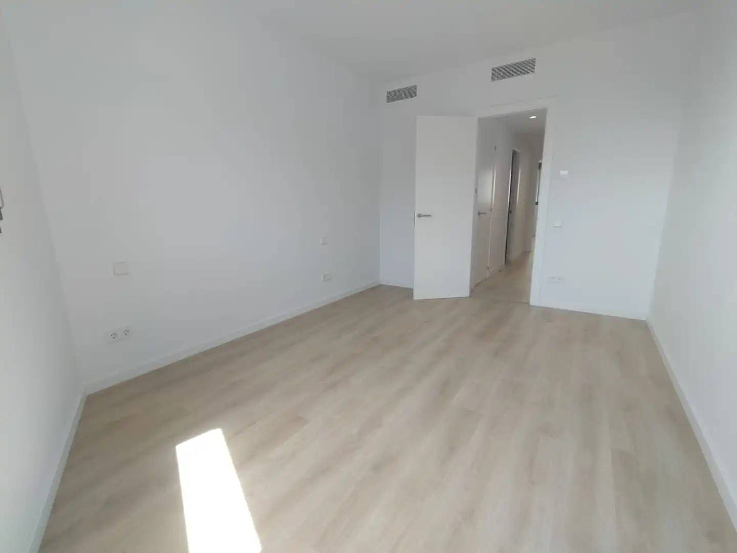 Dormitori de Casa adosada de lloguer en Santa Coloma de Gramenet amb Aire condicionat, Calefacció i Terrassa