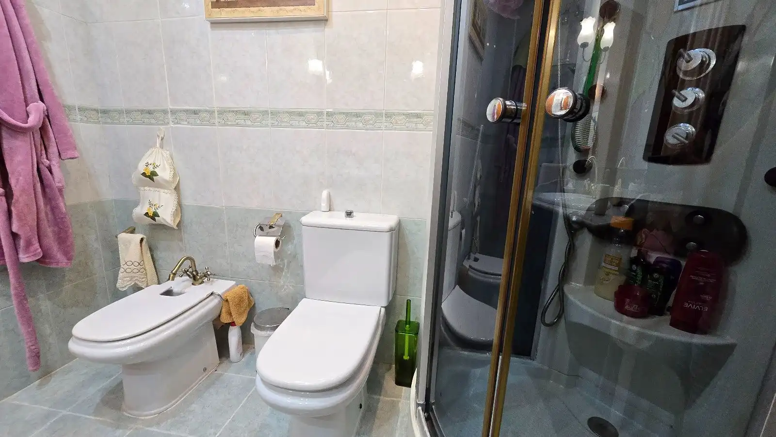 Badezimmer von Einfamilien-Reihenhaus zum Verkauf in Málaga mit Klimaanlage, Heizung und Schwimmbad
