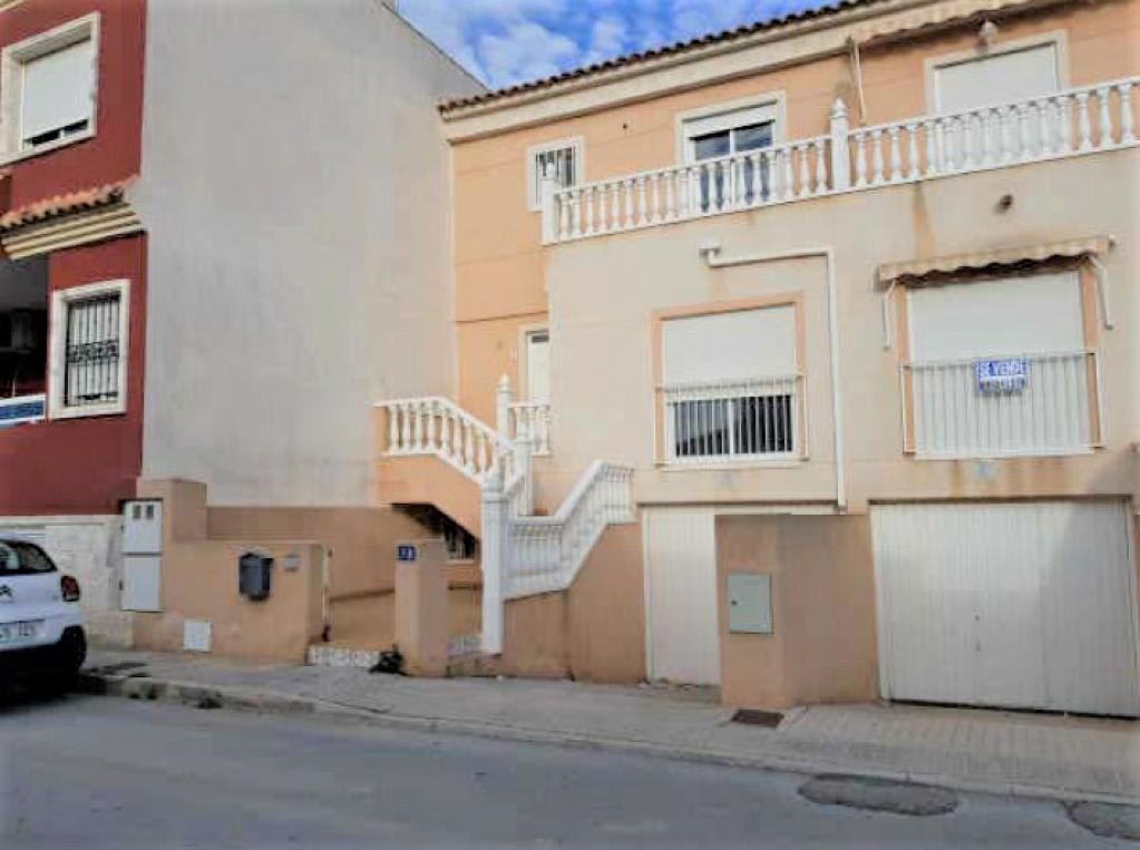 Vista exterior de Casa adosada en venda en Orihuela