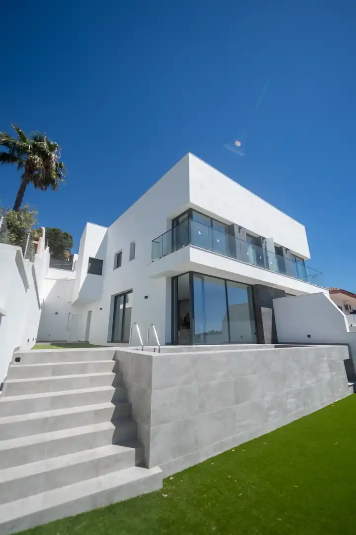 Casa aparellada amb piscina en venda a Puerto de la Torre - Atabal