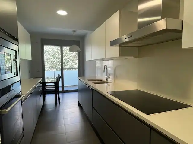 Appartamento con terrazza in vendita a Carrer de París, imagen 3