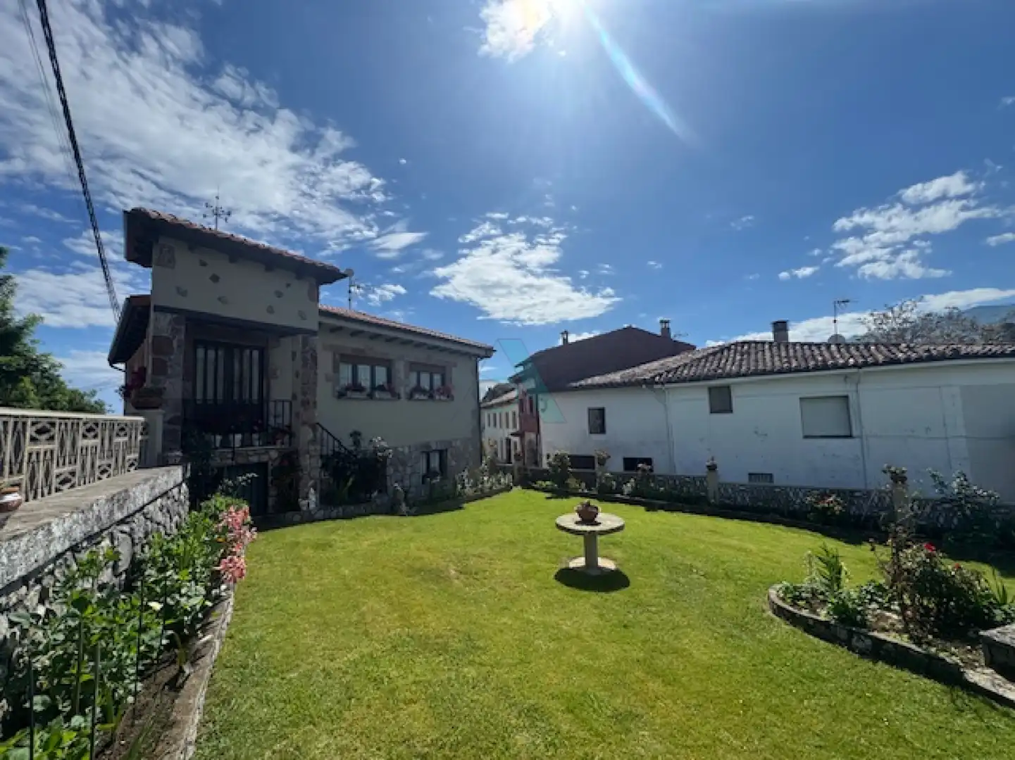Vista exterior de Casa o xalet en venda en Llanes amb Jardí privat