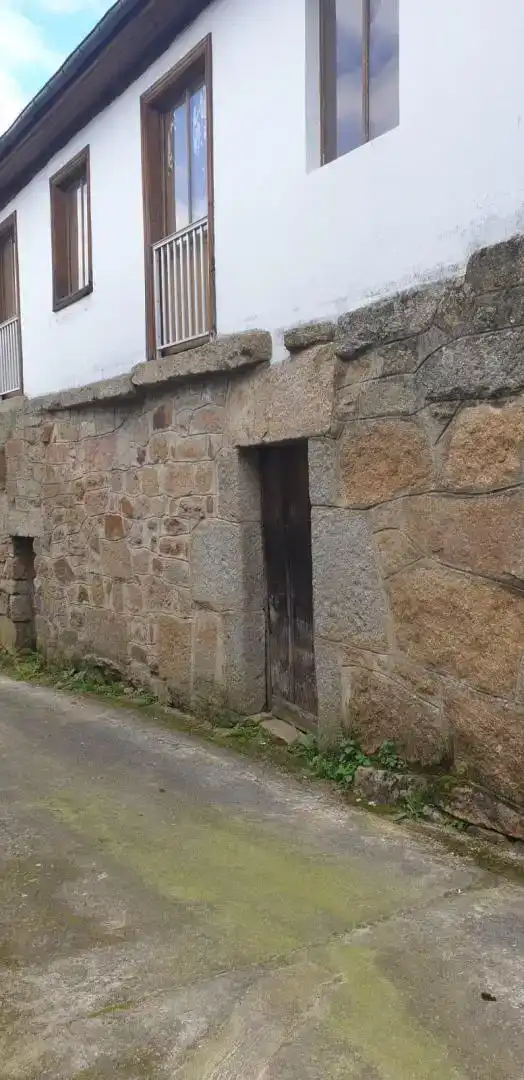 Vista exterior de Finca rústica en venda en Ourense Capital  amb Jardí privat, Traster i Moblat