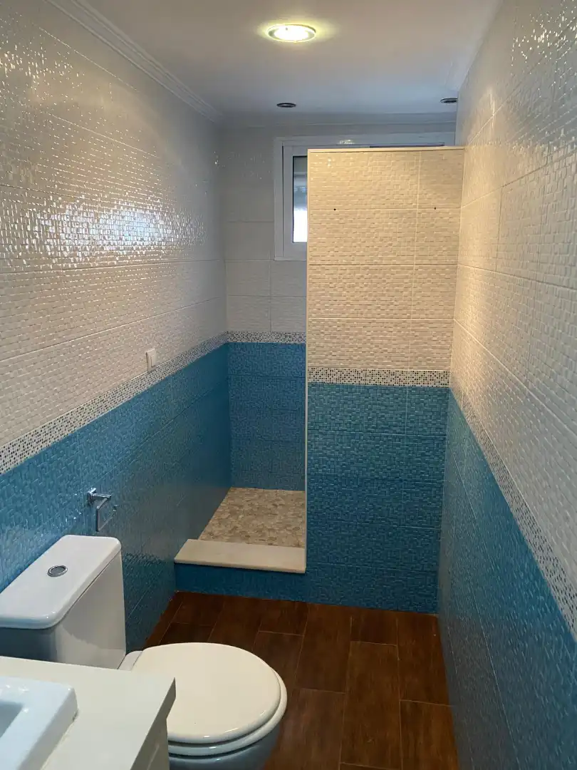 Bathroom of Duplexes for rent in Dos Hermanas  with Air Conditioner and Pets allowed