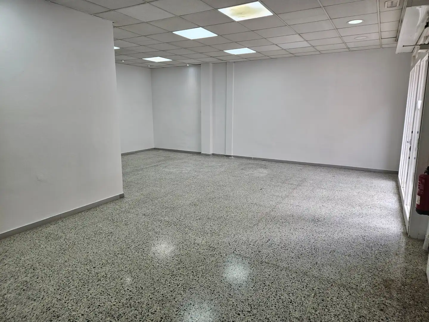 Business premises to rent in Carrer d'Ausiàs Marc, imagen 2