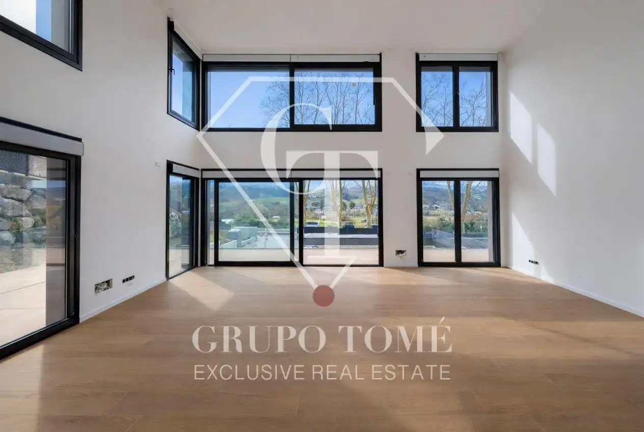 Sala d'estar de Casa adosada en venda en Zarautz amb Jardí privat, Terrassa i Piscina