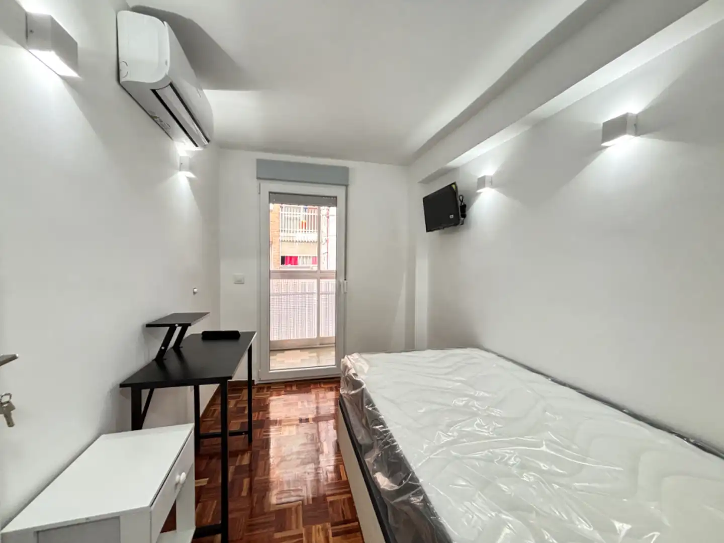 Bedroom of Flat for rent in  Madrid Capital  with Air Conditioner, Heating and Terrace