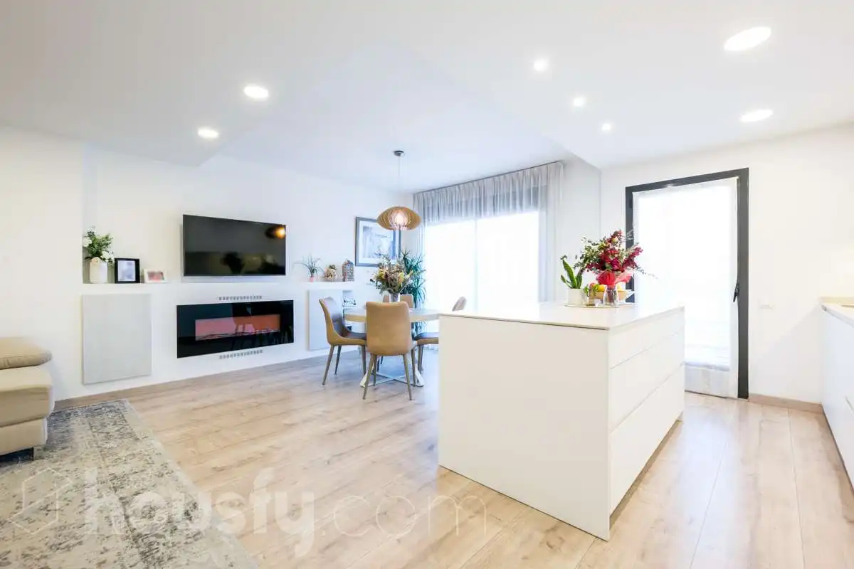 Sala d'estar de Àtic en venda en Sant Joan Despí amb Aire condicionat, Calefacció i Parquet