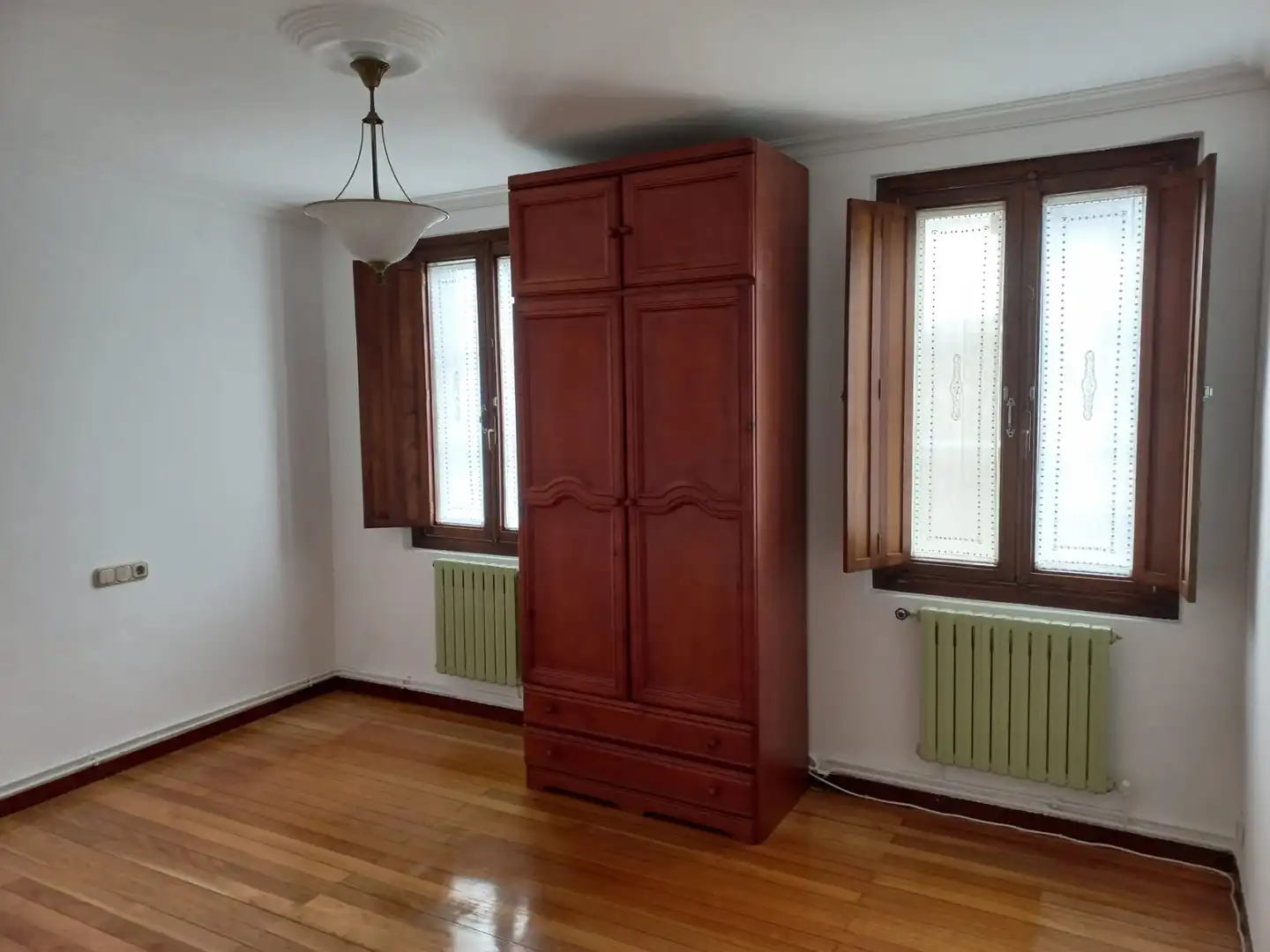 Habitación de Casa adosada de alquiler en Santiago de Compostela  con Trastero, Amueblado y Horno