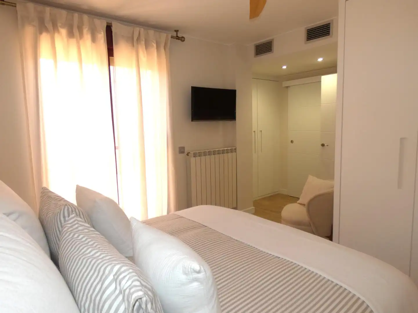 Bedroom of Detached homes for sale in Utebo  with Air Conditioner, Heating and Private garden