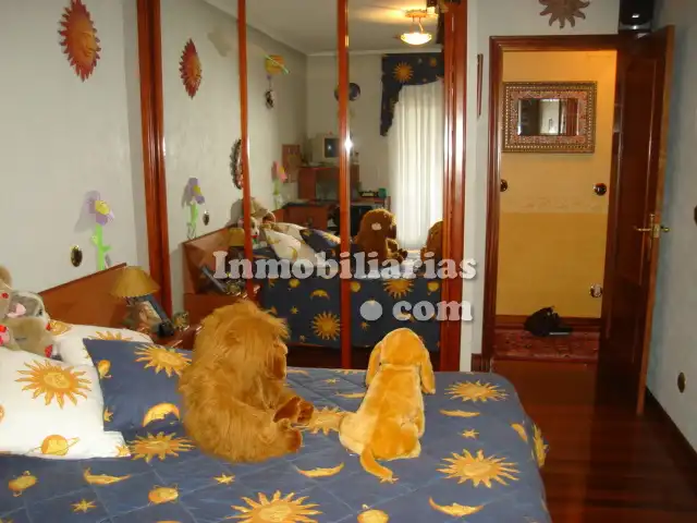 Dormitori de Dúplex en venda en Castro-Urdiales amb Calefacció, Terrassa i Traster