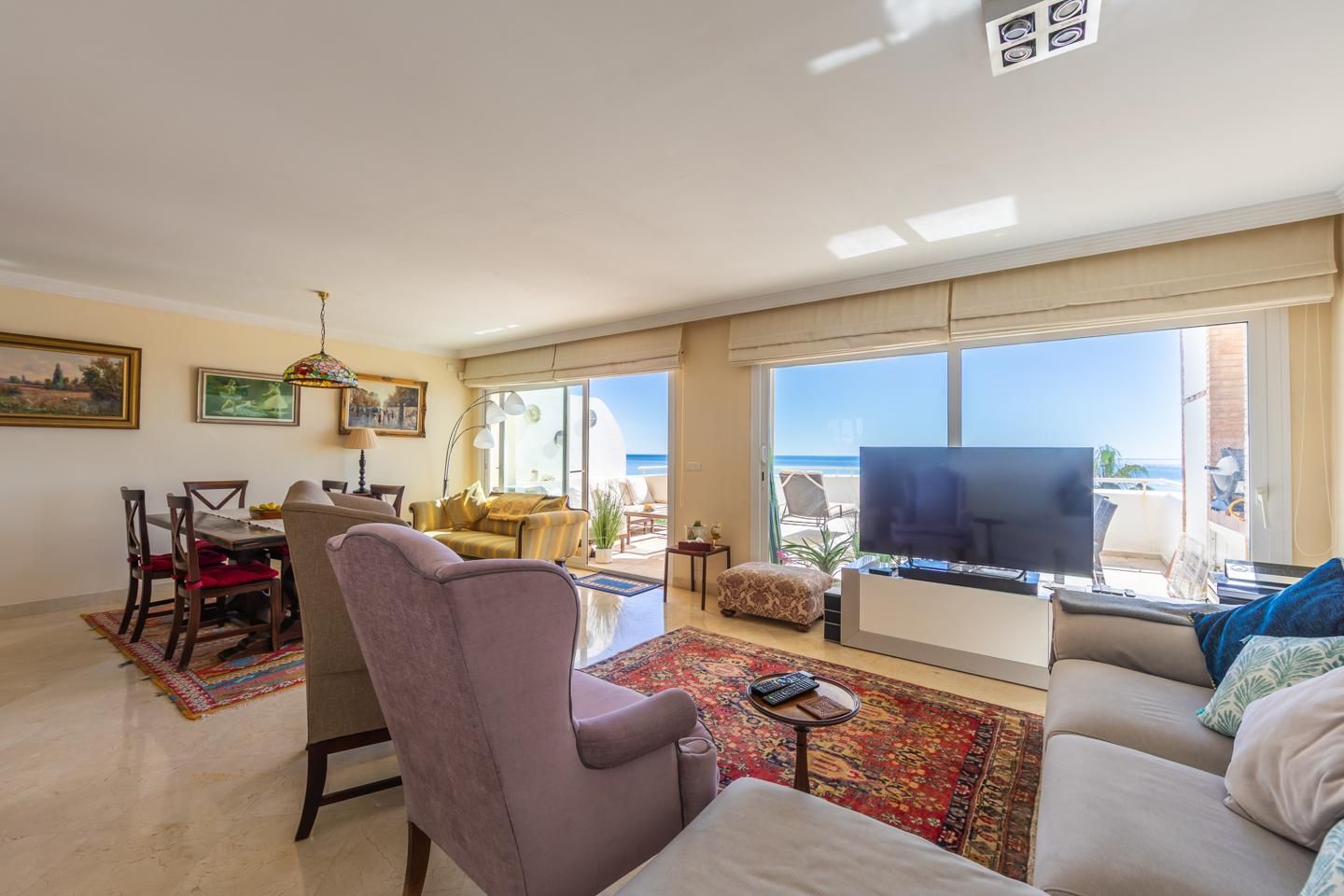 Sala d'estar de Àtic en venda en Estepona amb Aire condicionat, Terrassa i Traster