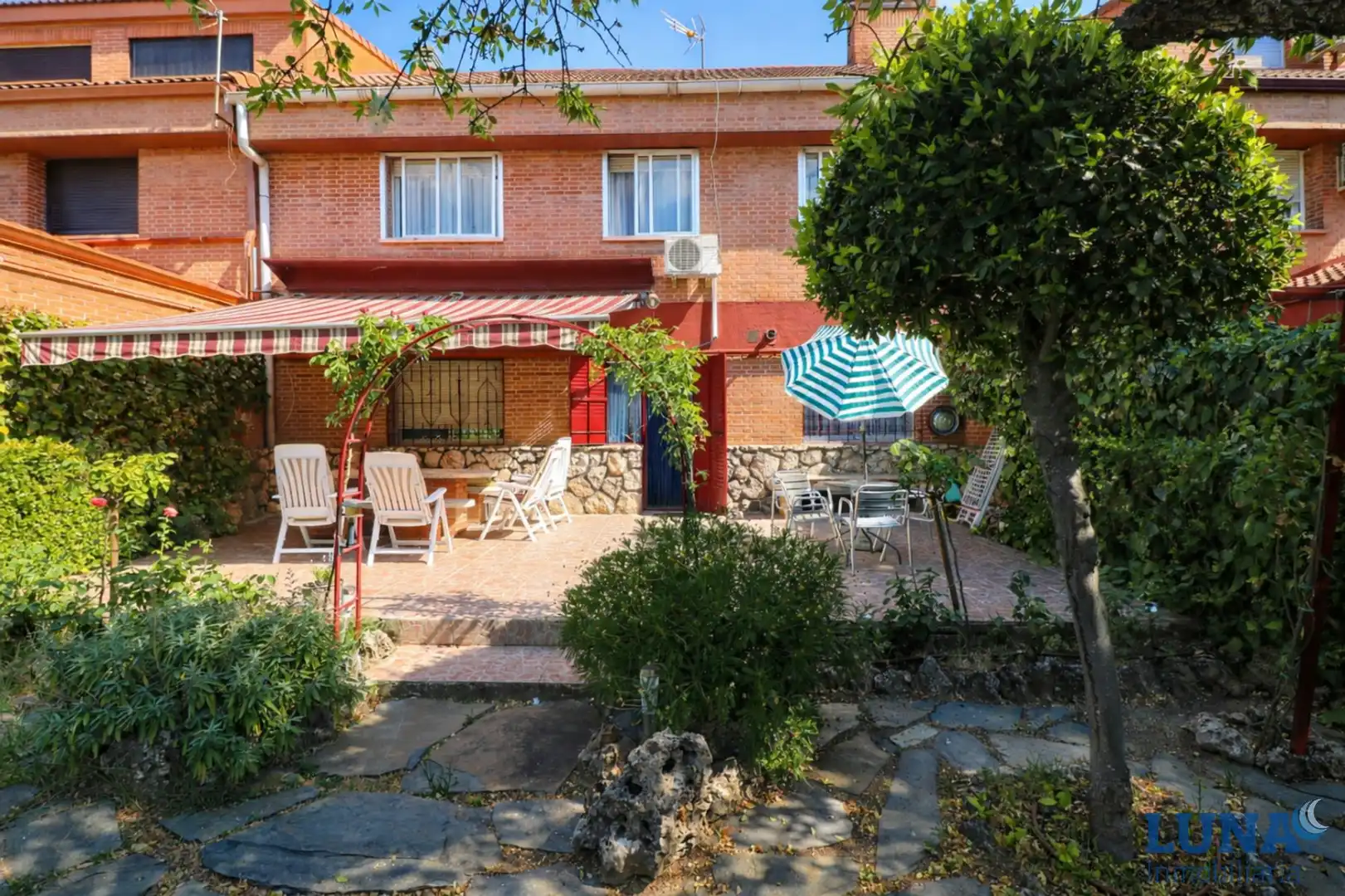 Jardín de Casa adosada en venta en Getafe con Calefacción y Trastero