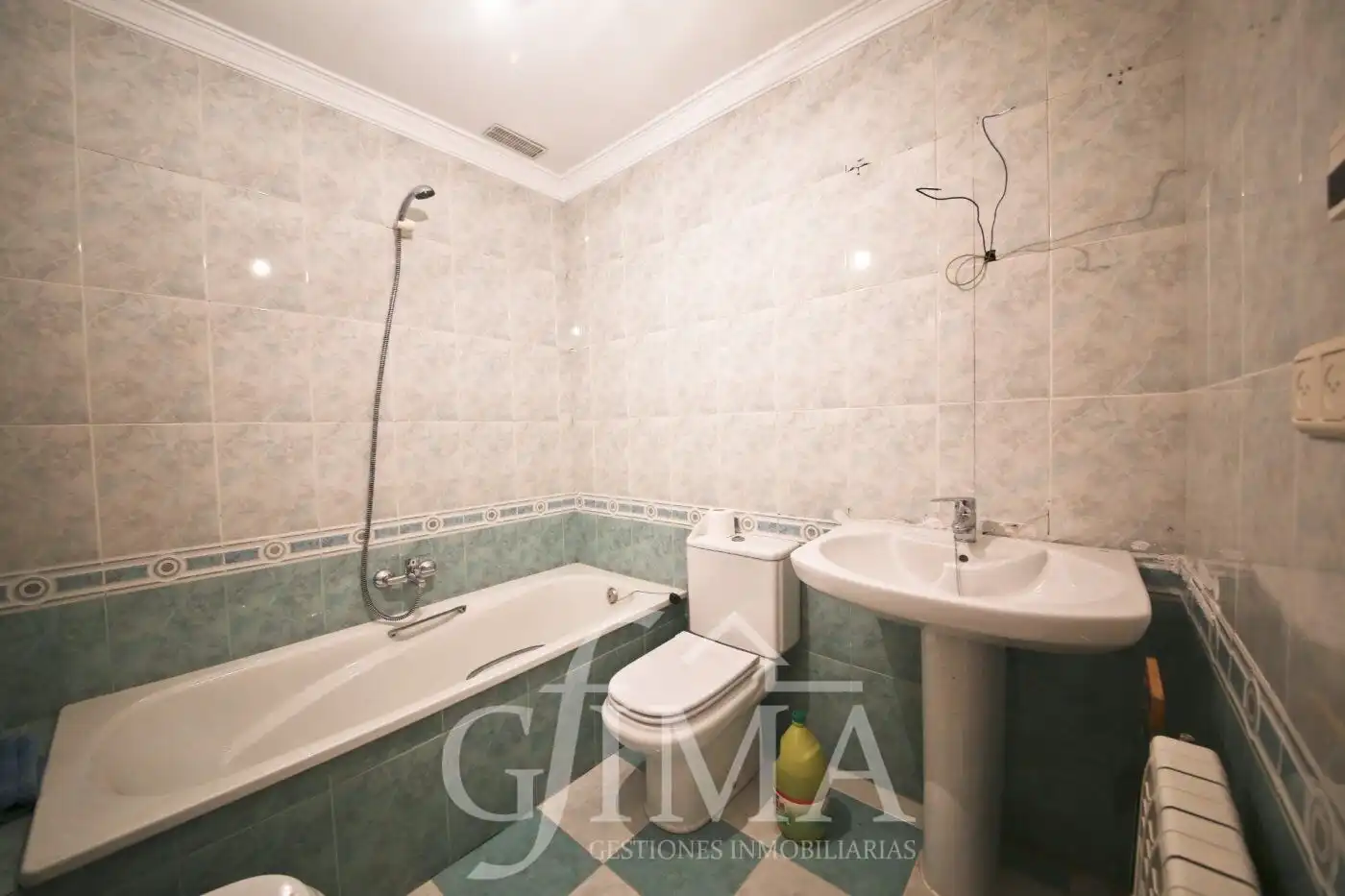 Casa adosada en venta en Tomelloso