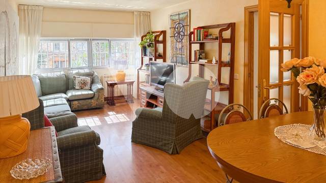 Piso en Venta en De Gomeznarro en Canillas