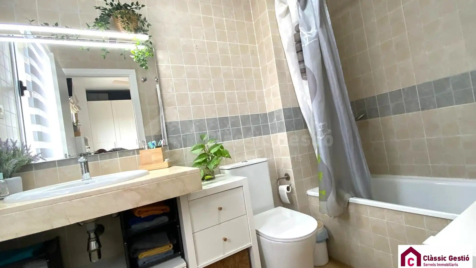 Bathroom of Flat for sale in Terrassa  with Air Conditioner, Heating and Balcony