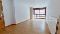 Living room of Flat for sale in  Madrid Capital  with Heating, Storage room and Community pool