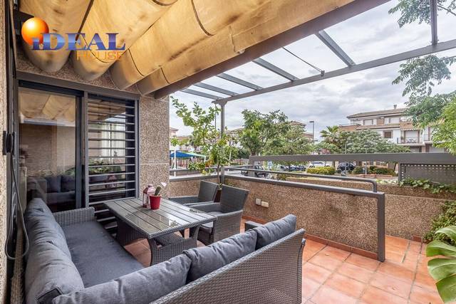 Casa adosada en Venta en Calle MARGARITA en Poniente