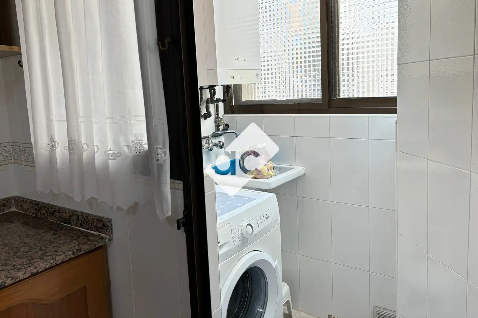 Badezimmer von Wohnungen zur Miete in Valencia mit Heizung, Möbliert und Ofen