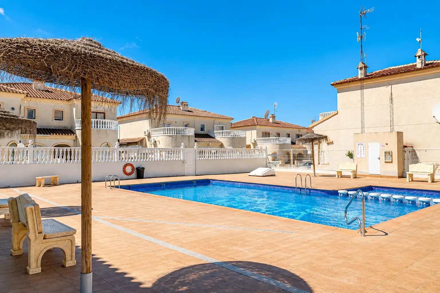 Piscina de Casa o chalet de alquiler en Torrevieja con Aire acondicionado, Calefacción y Trastero