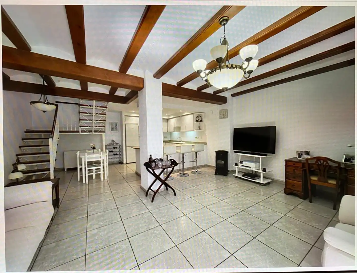 Sala d'estar de Casa o xalet en venda en Oliva amb Aire condicionat i Terrassa