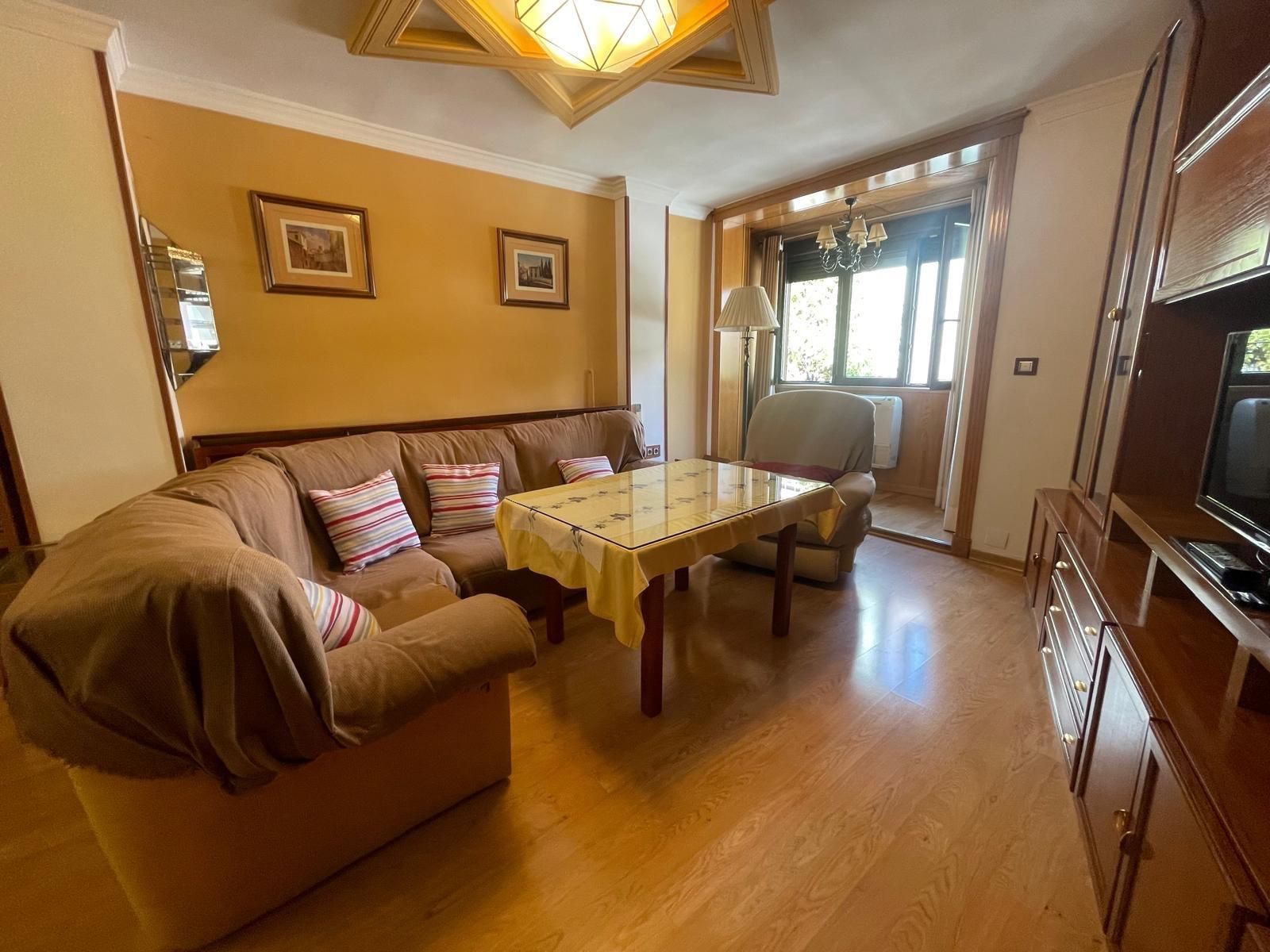 Sala d'estar de Apartament de lloguer en  Granada Capital amb Aire condicionat i Calefacció