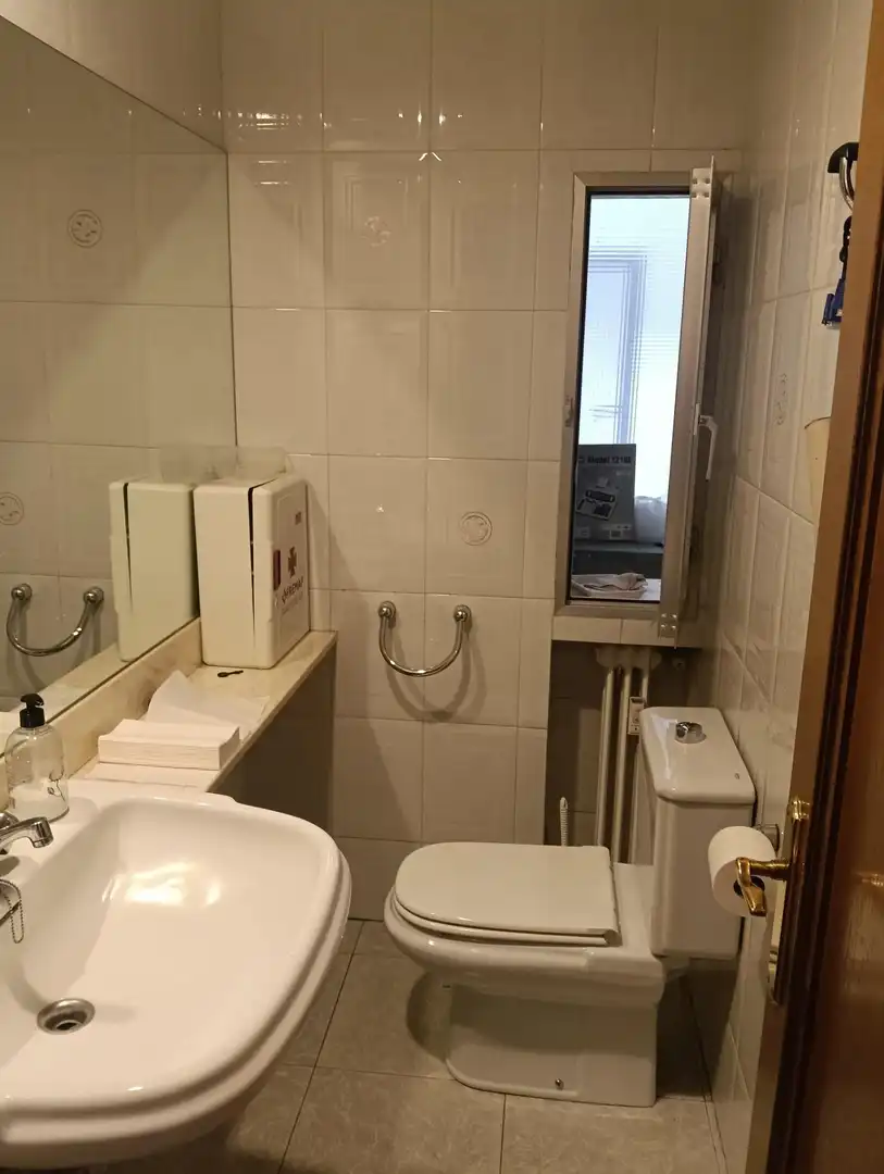Baño de Oficina de alquiler en Valladolid con Calefacción