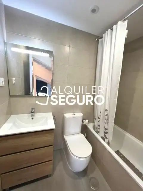 Bany de Pis de lloguer en Valdemoro amb Aire condicionat, Calefacció i Terrassa