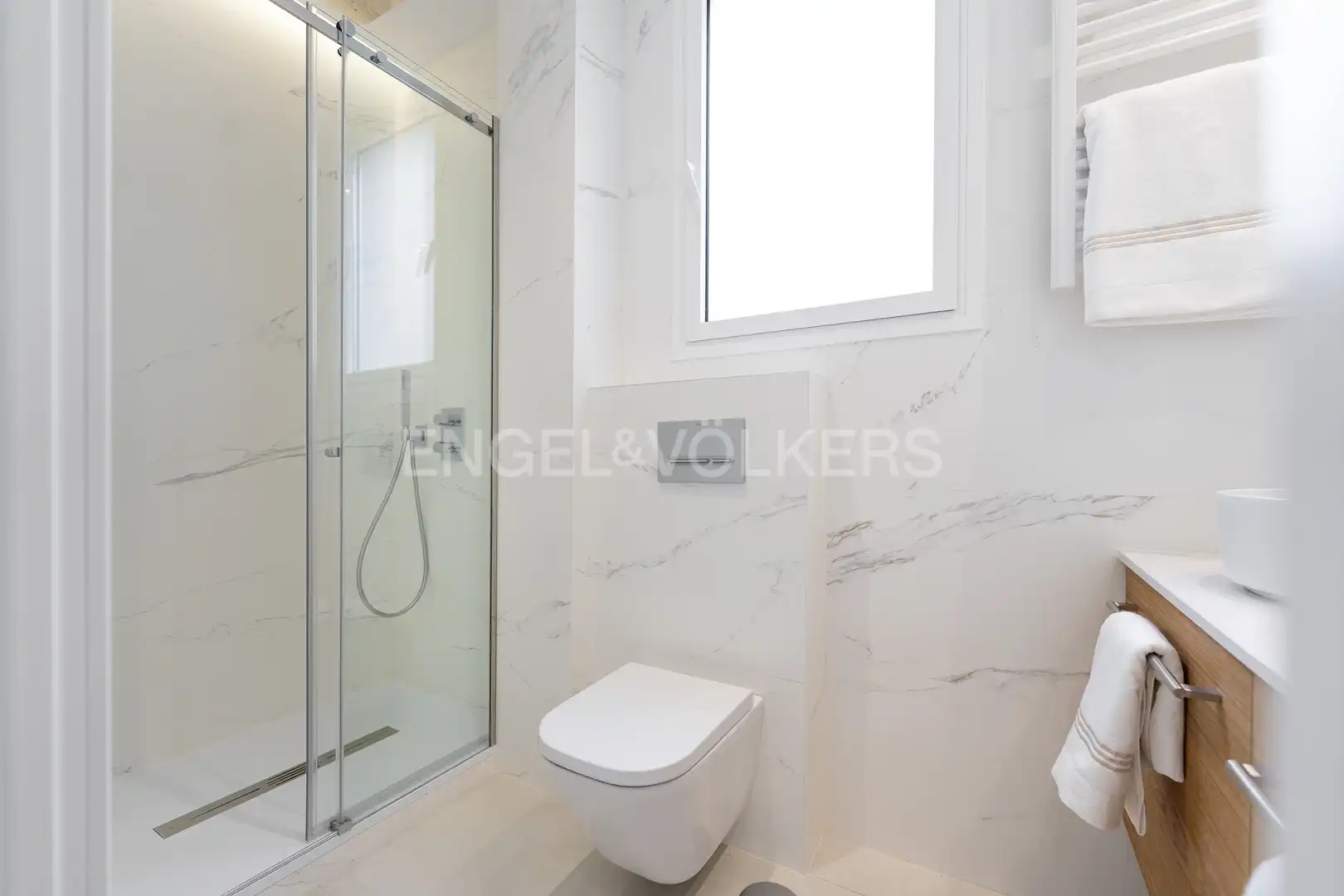 Badezimmer von Wohnung zur Miete in Madrid mit Klimaanlage, Heizung und Möbliert