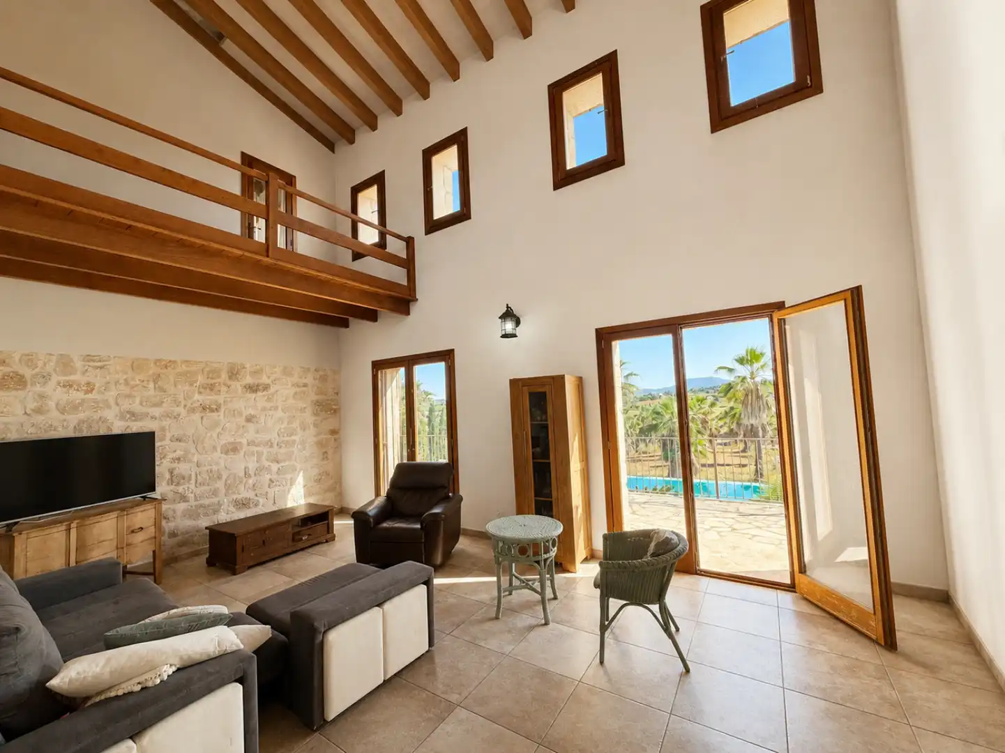 Sala d'estar de Casa o xalet en venda en Lloret de Vistalegre amb Aire condicionat, Terrassa i Piscina