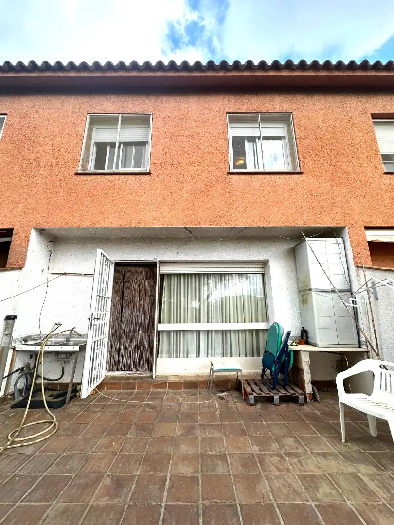 Vista exterior de Casa adosada en venta en Botarell con Jardín privado, Parquet y Amueblado