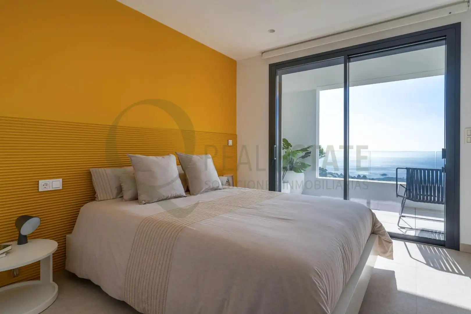 Dormitori de Casa o xalet en venda en Alicante / Alacant amb Calefacció, Jardí privat i Terrassa