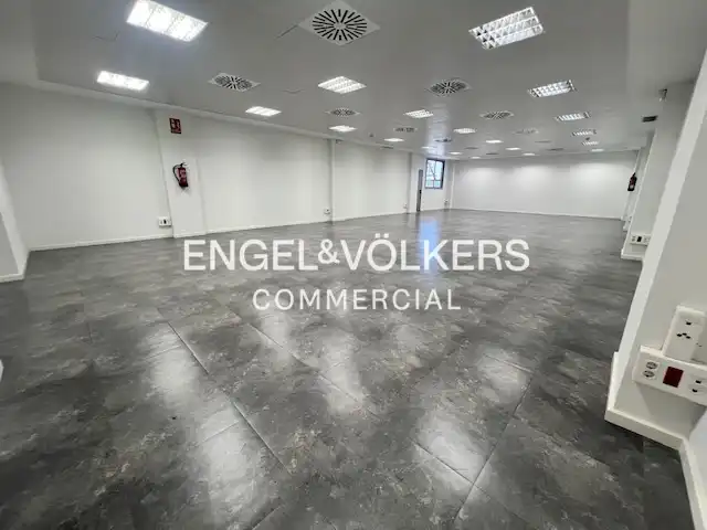 Büro zur Miete in Esplugues de Llobregat mit Klimaanlage