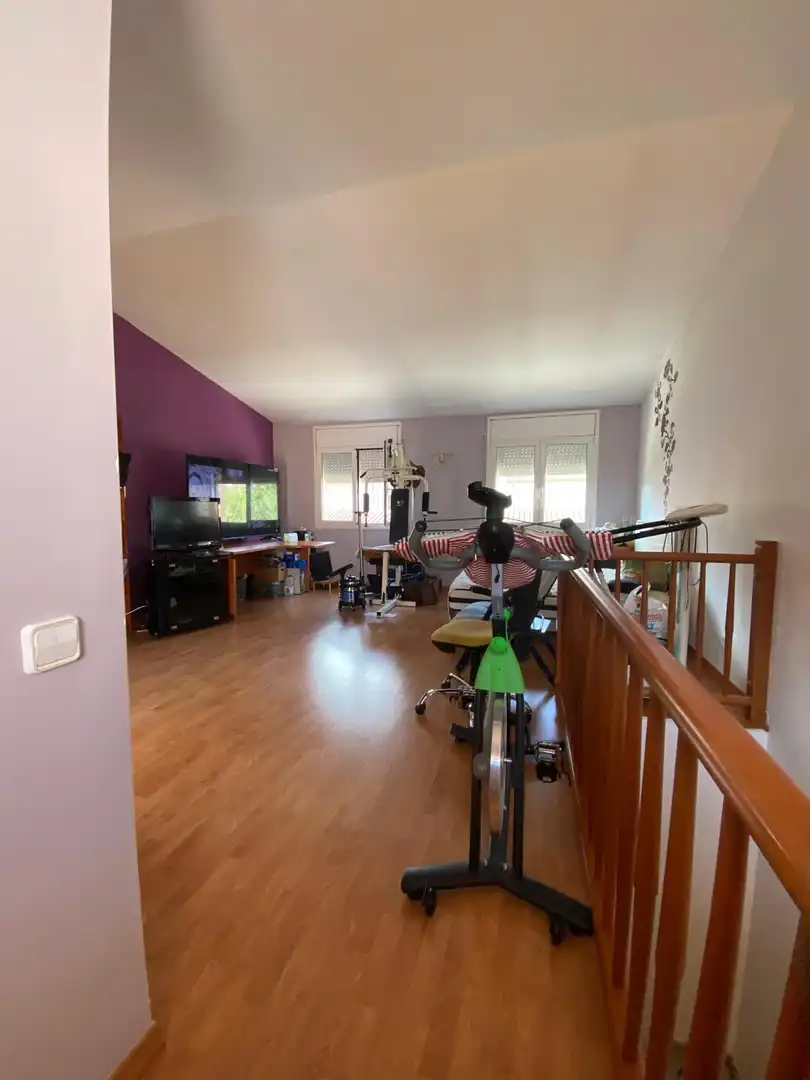 Sala d'estar de Casa adosada en venda en Salt amb Aire condicionat, Calefacció i Jardí privat