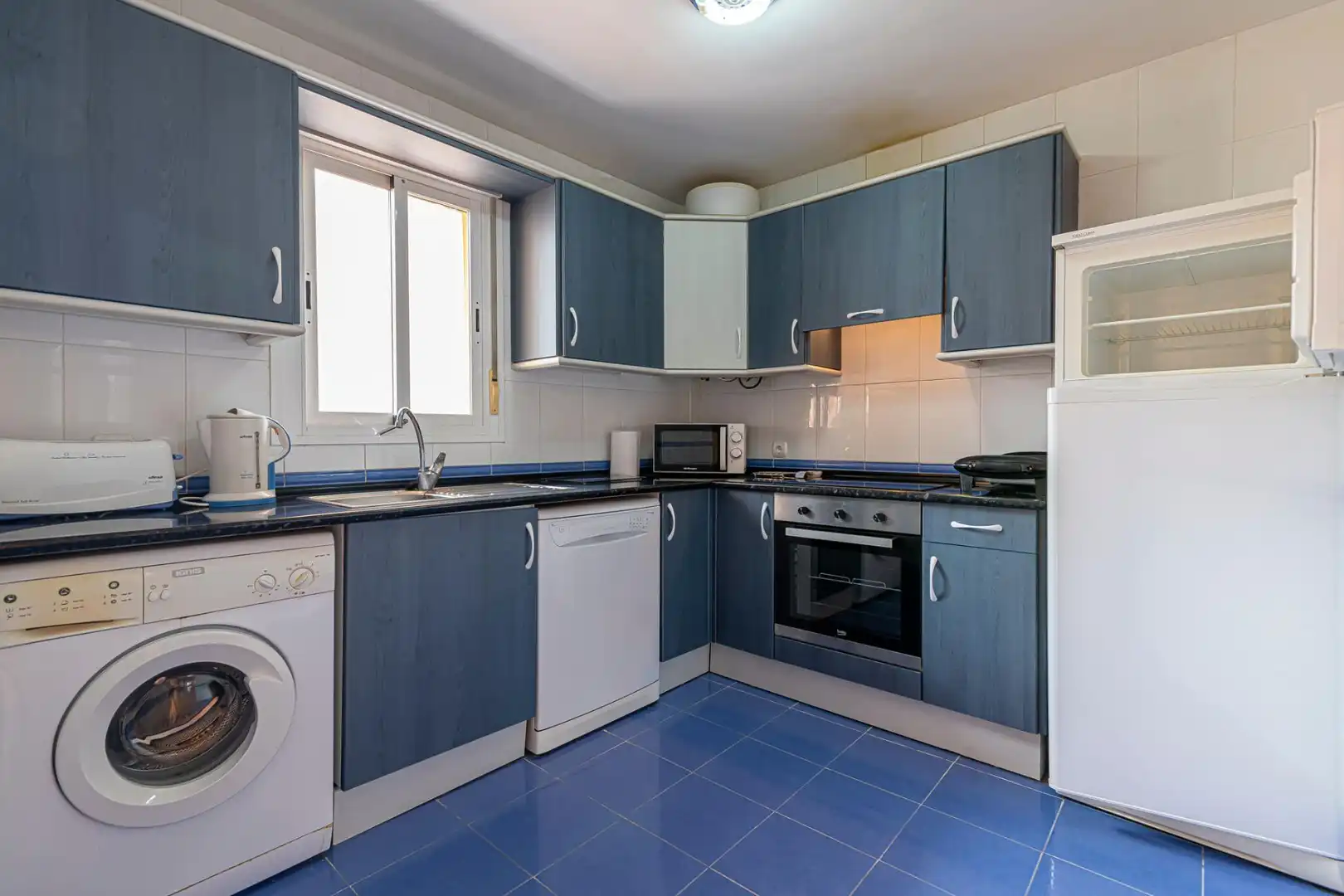 Cocina de Piso de alquiler en Arona con Terraza, Amueblado y Piscina comunitaria