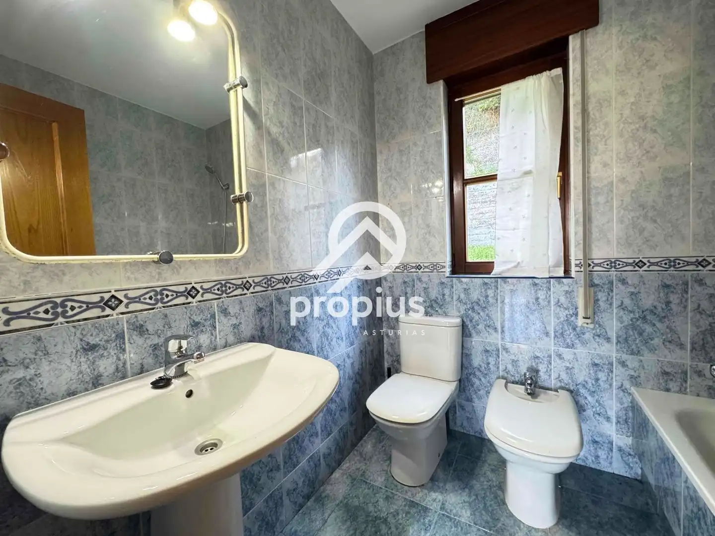 Baño de Casa adosada en venta en Piloña con Calefacción, Jardín privado y Parquet