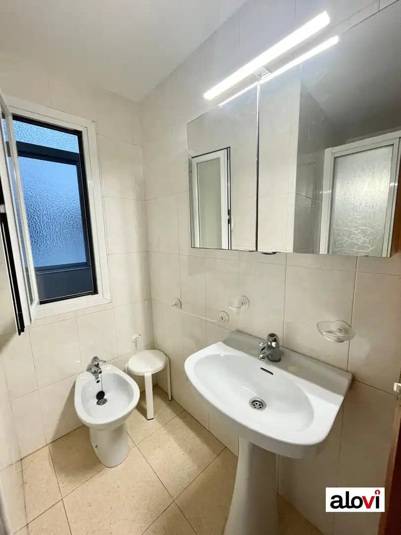 Flat with lift to rent in Beiro, imagen 9