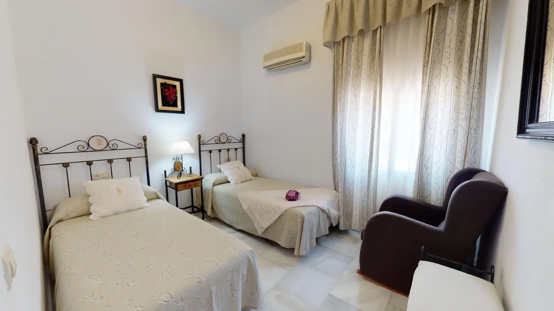 Schlafzimmer von Country house zum Verkauf in Villanueva del Río y Minas mit Klimaanlage, Abstellraum und Schwimmbad