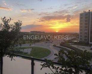 Vista exterior de Apartament en venda en Tres Cantos amb Aire condicionat, Calefacció i Jardí privat