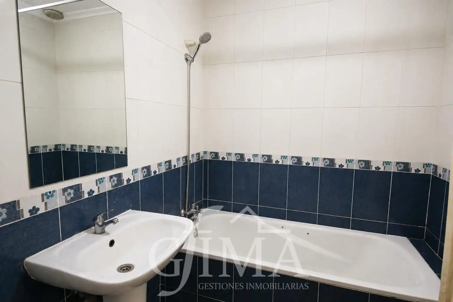 Baño de Piso en venta en Tomelloso con Calefacción y Balcón