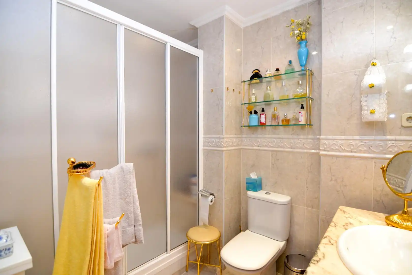 Badezimmer von Wohnung zum Verkauf in Madrid mit Heizung und Parkett