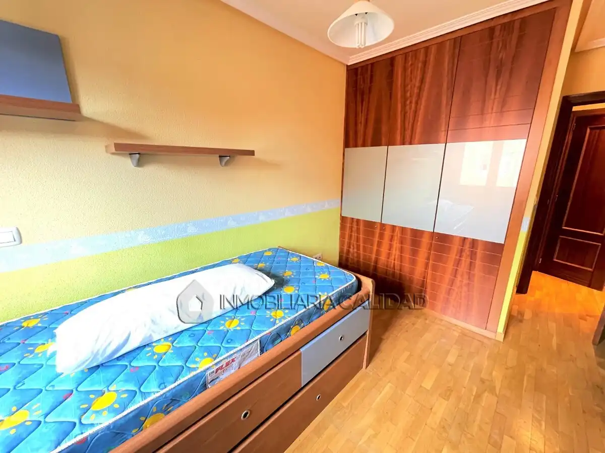 Habitación de Piso de alquiler en Burgos con Calefacción, Trastero y Amueblado