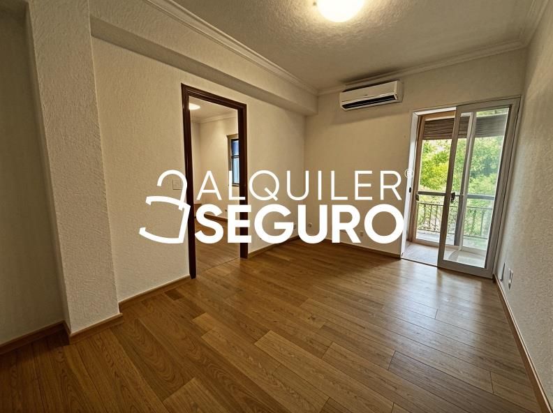 Bedroom of Flat to rent in  Madrid Capital  with Air Conditioner, Heating and Terrace