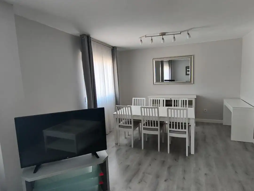 Dining room of Flat for rent in  Zaragoza Capital  with Air Conditioner and Balcony
