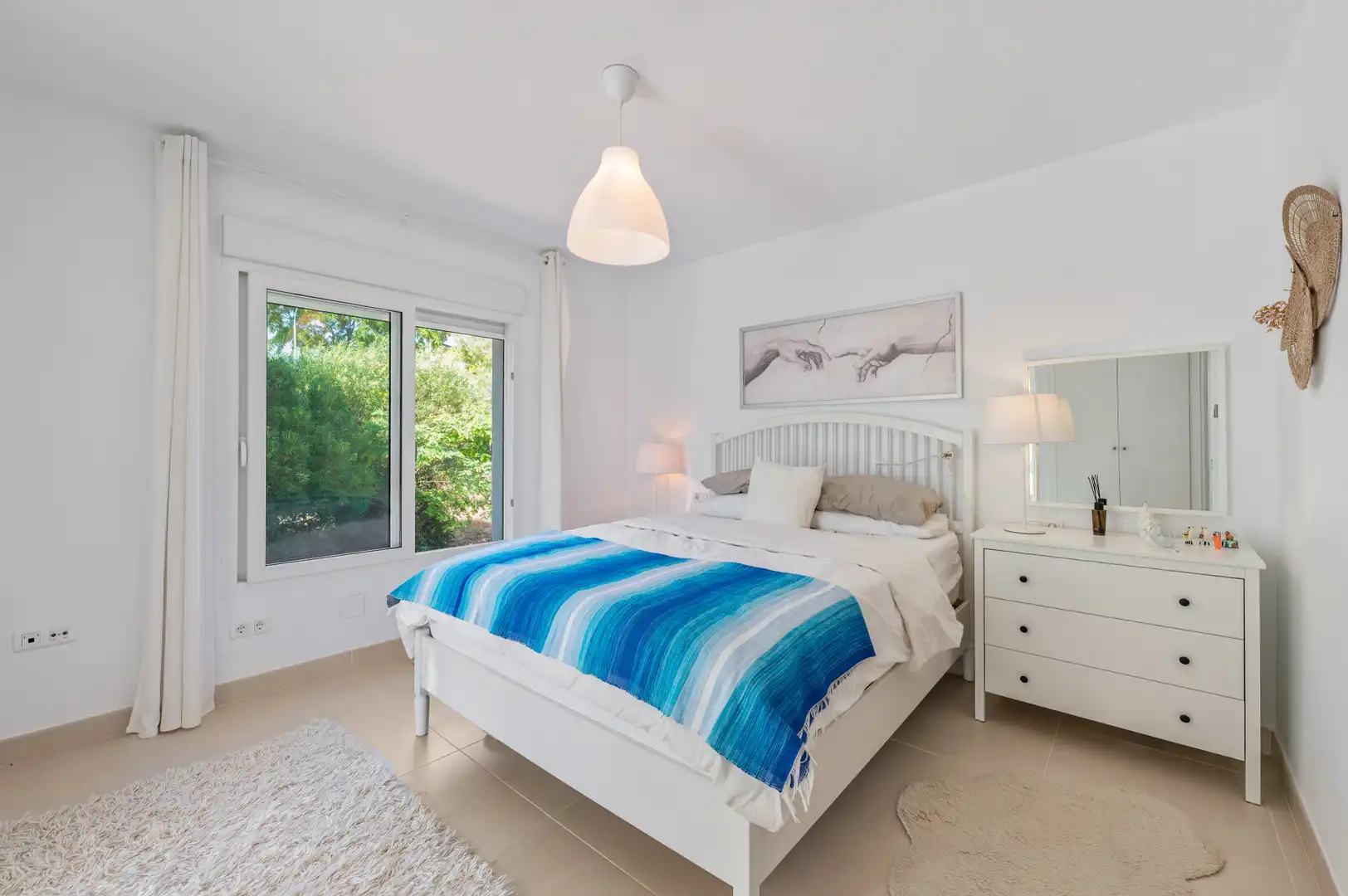 Dormitori de Casa o xalet en venda en Marbella amb Aire condicionat, Jardí privat i Terrassa