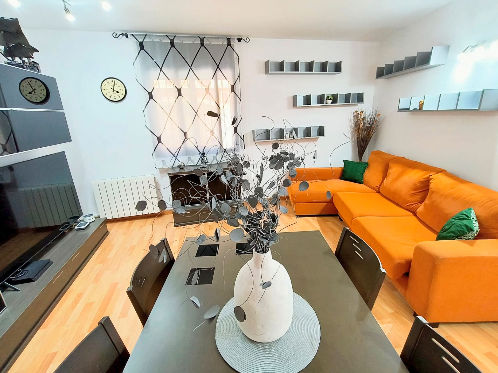 Living room of Planta baja for sale in Rubí  with Heating, Parquet flooring and Furnished