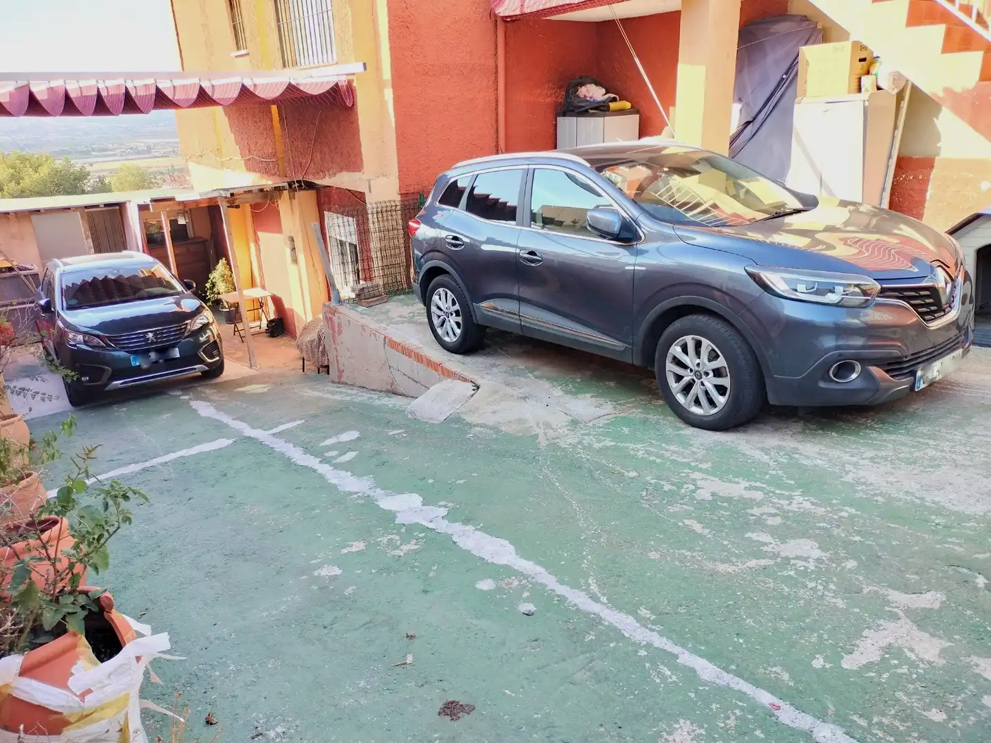 Aparcament de Casa o xalet en venda en Alhaurín de la Torre amb Aire condicionat, Jardí privat i Piscina